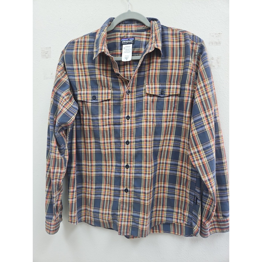 Patagonia shirt men's size Medium Long Sleeve Shirt 70 %  Organic Cotton